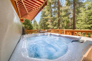 Knotty and Nice - 4BR w Private Hot Tub, Close to Lake - Tahoe Vista - 8