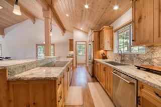 Knotty and Nice - 4BR w Private Hot Tub, Close to Lake - Tahoe Vista - 1