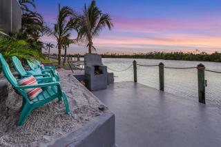 Pool, Canal Views, Sleeps 10-Villa Surfside Breeze- Roelens Vacations - Cape Coral - 8