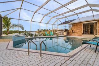 Pool, Canal Views, Sleeps 10-Villa Surfside Breeze- Roelens Vacations - Cape Coral - 7