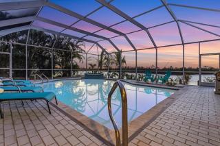 Pool, Canal Views, Sleeps 10-Villa Surfside Breeze- Roelens Vacations - Cape Coral - 6