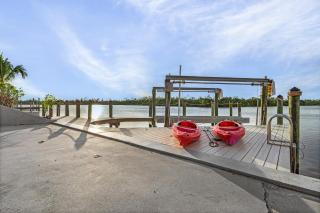 Pool, Canal Views, Sleeps 10-Villa Surfside Breeze- Roelens Vacations - Cape Coral - 3
