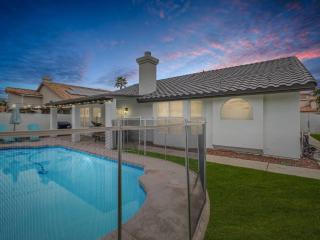 Val Vista Oasis- Gorgeous Gilbert Home with Pool - Gilbert - 3