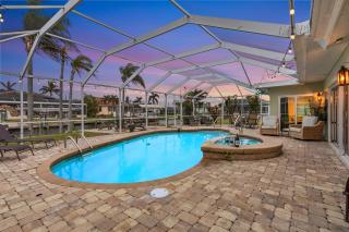 Boating & Fishing Enthusiasts, Heated Pool and Spa, Bicycles - Latitude Adjustment - Roelens - Cape Coral - 0