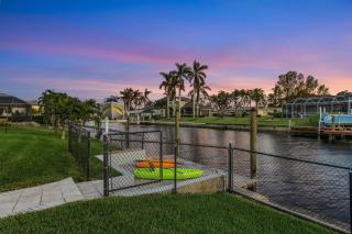 Direct Gulf Access, Large Heated Pool, and Pet-Friendly! - Villa Paws in Paradise - Roelens - Cape Coral - 4
