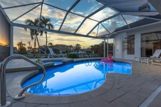 Experience Luxury- Gulf Access, Stunning Canal Views, Heated Pool- Villa Avalon - Roelens - Cape Coral - 9