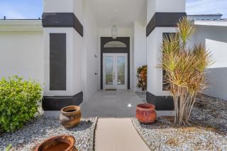 Experience Luxury- Gulf Access, Stunning Canal Views, Heated Pool- Villa Avalon - Roelens - 4
