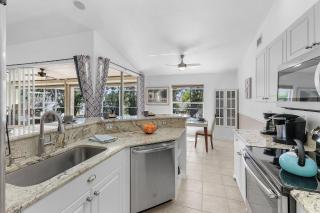Refreshing Escape, Heated Pool, Pets Welcome - Sunshine Daydream - Roelens - 2