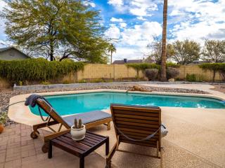 Royale Living in the Heart of Phoenix - Glendale - 4