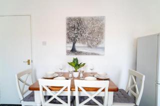 Comfy Central 1BR Flat and Sofa Bed - Bristol - 3