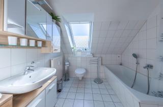 Seeuferblick - Komfortable 2-Etagen-Wohnung für 4 Personen an der Müritz - 2