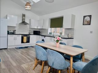 Cosy 1-Bed Flat 30min to Central London & Parking - Londra - 0