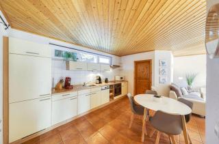 Blumenhaus mit Terrasse - Warenshof - 3