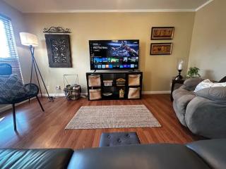 Las Sombras #1207 Stylish condo Pool close to NE Hosp, Airport, Fort SH, Randall AFB - 8