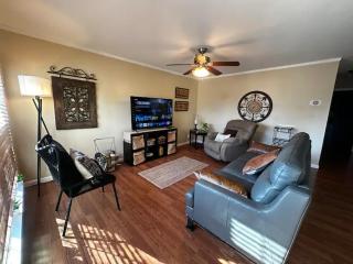 Las Sombras #1207 Stylish condo Pool close to NE Hosp, Airport, Fort SH, Randall AFB - 7