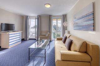 Ferienwohnung Ostseesonne mit Balkon - direkt an der Ostsee gelegen - Zingst - 0