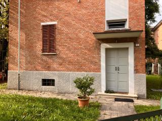 ROSSENA HOME tranquillo appartamento, con giardino, vicino al centro ed all'Ospedale Santa Maria Nuova SMN - Reggio nell'Emilia - 7