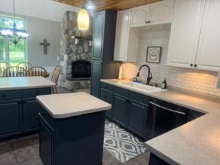 The River Condos Hot Tub Fireplace Family & Pet Friendly River Front 2 to 6 bedroom condos dock - 8