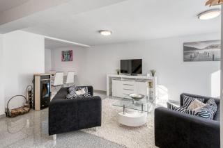 Ferienwohnung Seehus - Modernes Ferienhaus mit Sauna, Seezugang und Bootsanlegeplatz - Malchow - 0