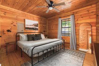 Mountain Retreat HotTub Pool PingPong Fireplace - 3