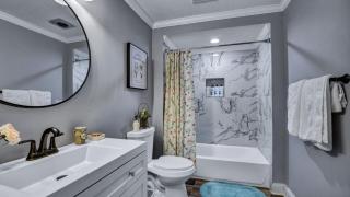 Center to all of Rochester's entertainment - 5 bedroom home - Rochester - 4
