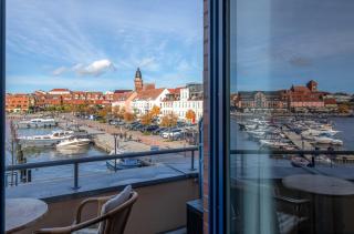 HafenLiebe mit Blick über den Warener Stadthafen - Waren - 8