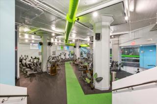 Sleeps 4! 2BR, Gym, Free Parking, Close to Major Attractions - Philadelphia - 9