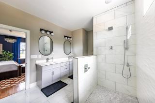 Luxury Home- Huge Yard, Fire Pit, Game and Movie Room - 4