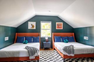 Luxury Home- Huge Yard, Fire Pit, Game and Movie Room - 5