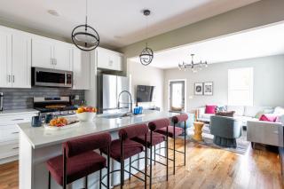 Luxury Home- Huge Yard, Fire Pit, Game and Movie Room - 1