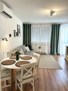 Serene Garden View Suite - Budapest - 0
