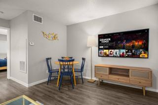 Close to Downtown Fast Wi-Fi Parking Pool - 7
