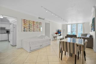 PROMO Komffy Home with King Bed & Ocean View at Tides 7th floor - 3
