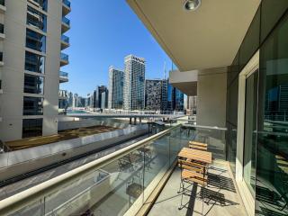 Luxury one-bedroom apartment with partial Burj Khalifa view - By SQTourism - Dubai - 4