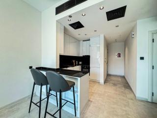 Luxury one-bedroom apartment with partial Burj Khalifa view - By SQTourism - Dubai - 1