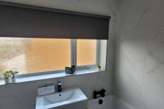 Modern 4 Bedroom House - Lemington - 1