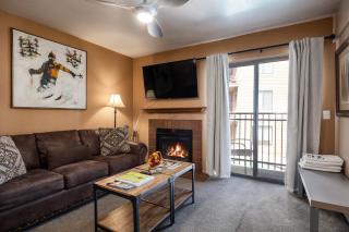 Great Location, Sleeps 4, 5 min drive to Ski & Bike Access, Shared Pool! - Park City - 7