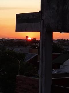 Moderno Departamento con Balcón y Vista al Atardecer - 7