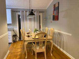 Charming Family Luxury Home - Winchester - 7