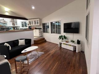 Coastal Los Angeles Retreat - Huge & Amazing Floor Plan in LA - 8