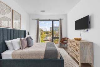 Luxury on the River 4 Beds 2.5 Bath, Walk to Downtown - 7