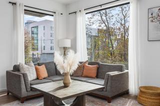 Luxury on the River 4 Beds 2.5 Bath, Walk to Downtown - 5