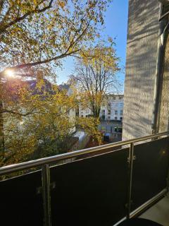 Modern Homes - Voll ausgestatte Wohnung - Balkon - Hotelbetten - 4K TV - WLAN - Moers - 2
