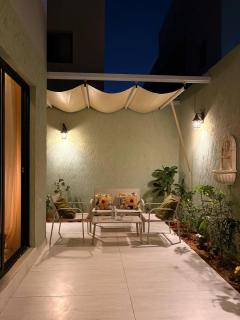 استديو مكتبي متكامل بحديقة و جلسة خارجية studio with desk for work with outdoor garden - 5