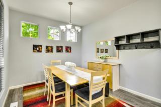 7 Mi to Dwtn Portland - Home with Patio! - 2