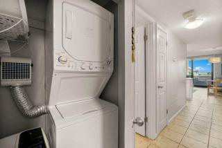 Heated pool, Steps to beach, Great for families - 1