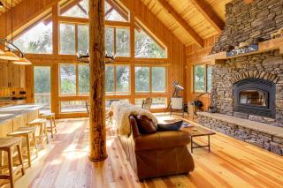 Nordic Style Lodge with Deck on 80 Acres in Arlee - 8