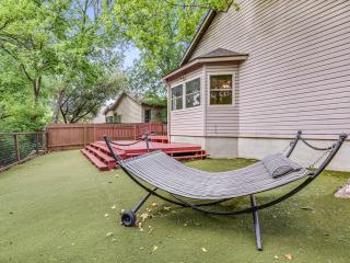 Cosy and Open with Loft on Greenbelt - Austin - 8