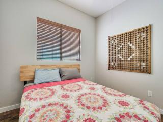 Cosy and Open with Loft on Greenbelt - Austin - 4