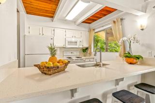 Beautiful 2 Br 2.5 Ba Condo Golf Course View, Pool, Hot Tub (209AB) - Princeville - 7